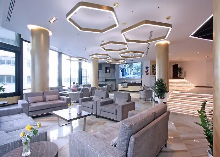Ξενοδοχείο The Hive 4*